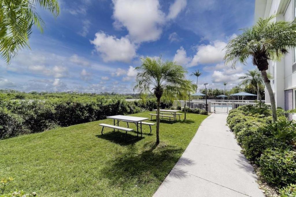 Holiday Inn Express Hotel & Suites Port Charlotte Exteriér fotografie