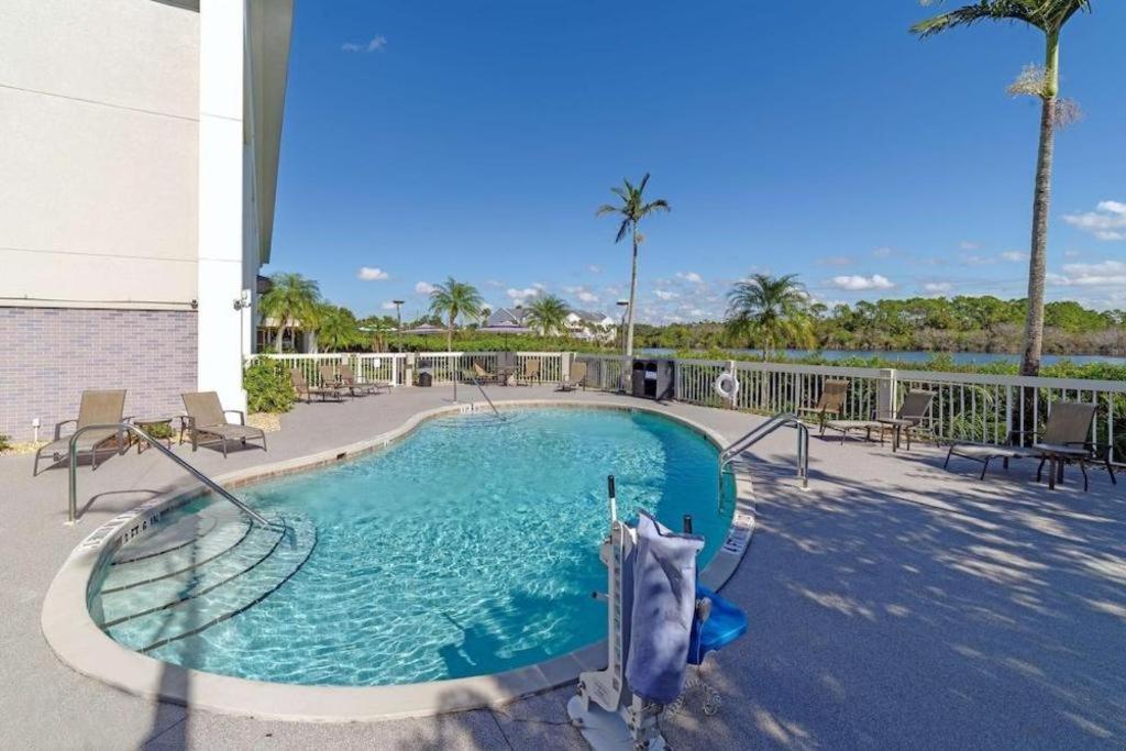 Holiday Inn Express Hotel & Suites Port Charlotte Exteriér fotografie
